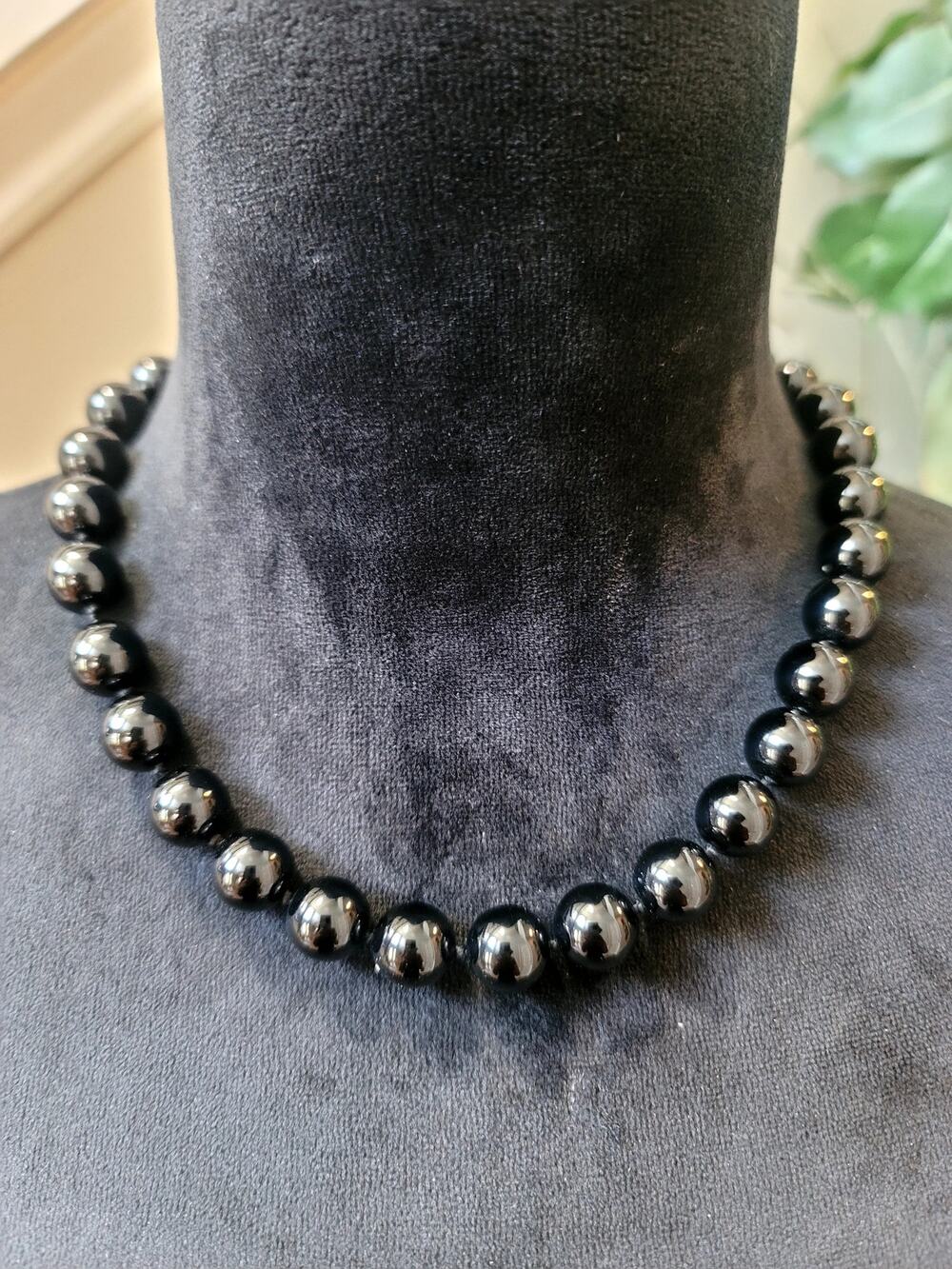 Black Glossy Round Bead Choker Necklace Classic Minimalist Statement 18"